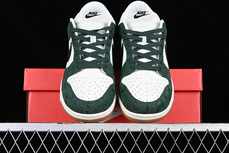 All categories Nk SB Dunk series Nk SB Dunk Low low-top sneakers Nk Dunk Low "Green Snake" white-green snake pattern SB low-top casual sports skateboard shoes FQ8893-397